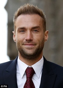 calum-best-after-hair-transplant-de-par