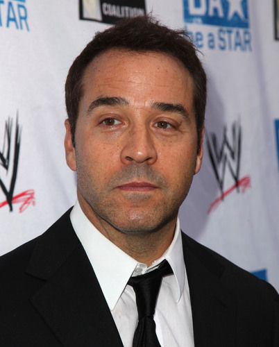 implant par Jeremy Piven hair transplant